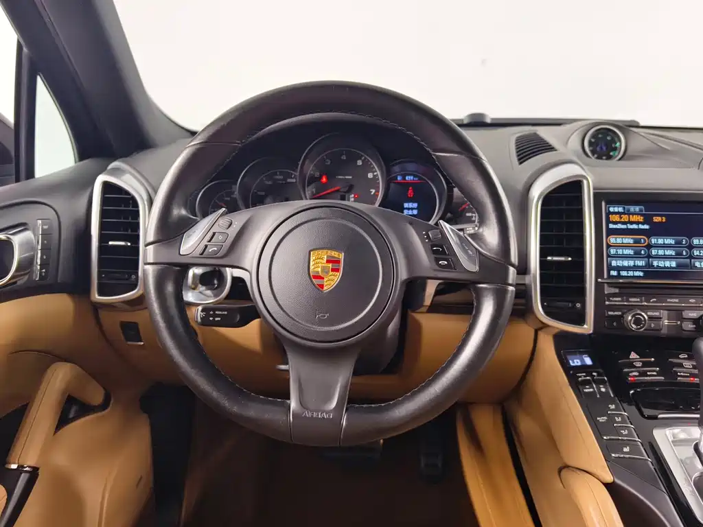 Porsche Cayenne — миниатюра 9