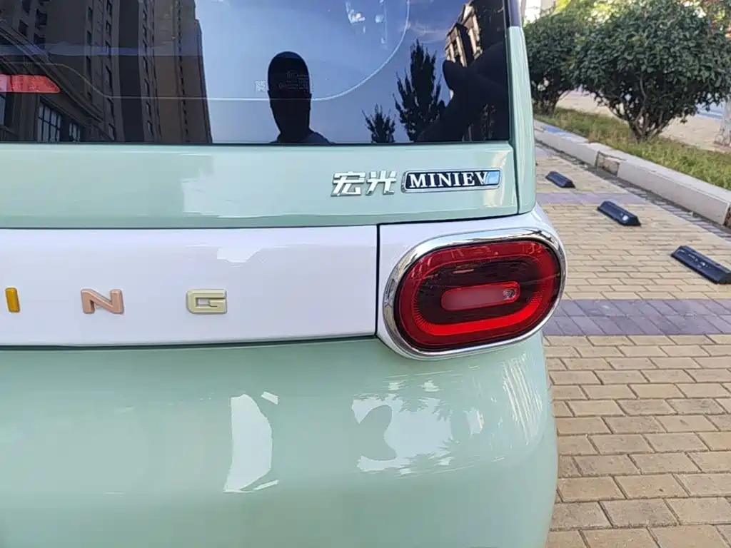 Wuling MINIEV — миниатюра 8