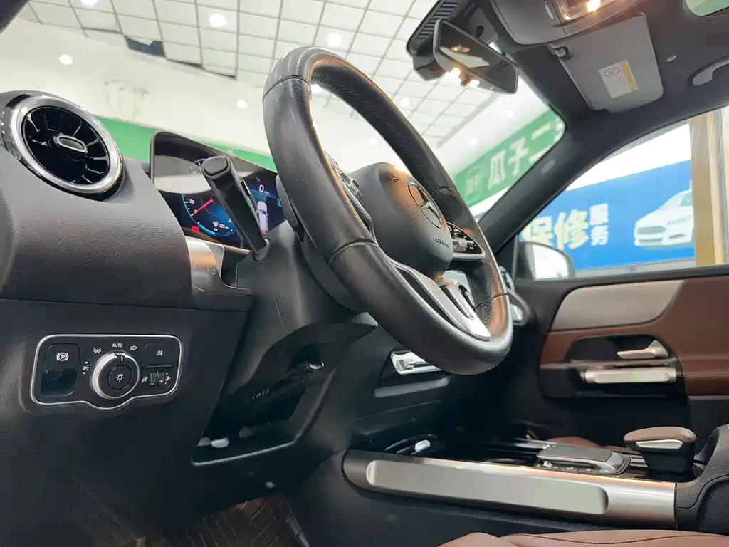 Mercedes-Benz GLB — миниатюра 12