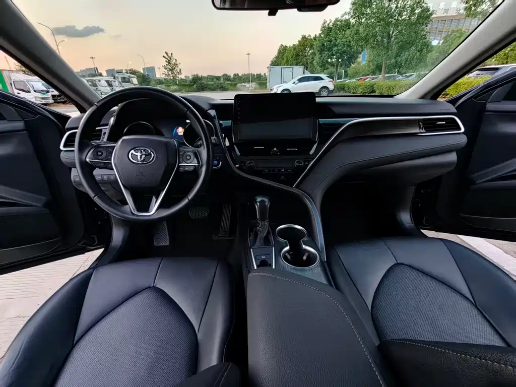 Toyota Camry — миниатюра 13
