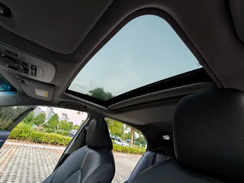 Toyota Camry — миниатюра 17