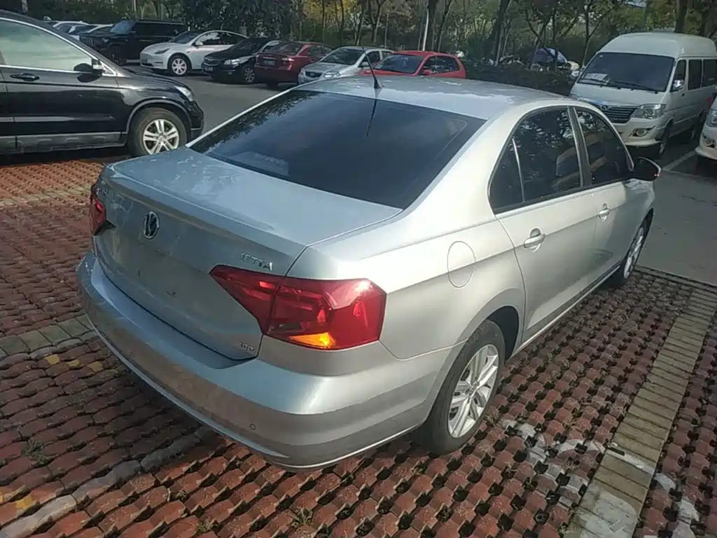 Volkswagen Jetta — миниатюра 7