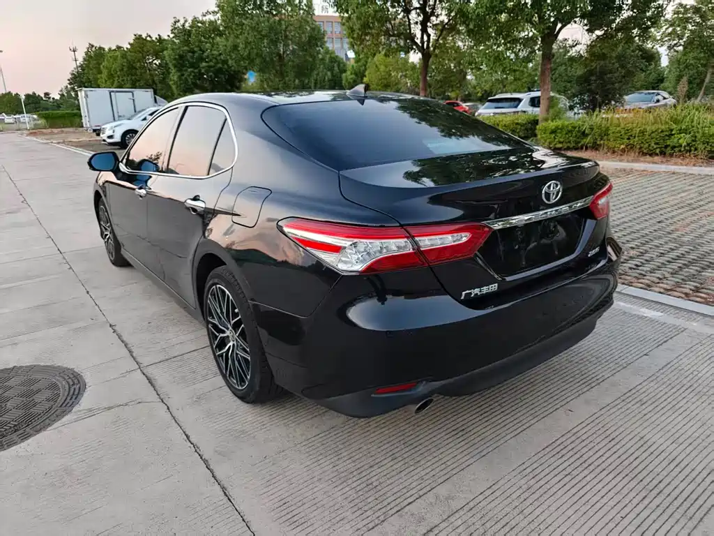 Toyota Camry — миниатюра 5