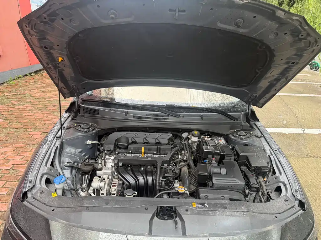 Hyundai Elantra — миниатюра 12