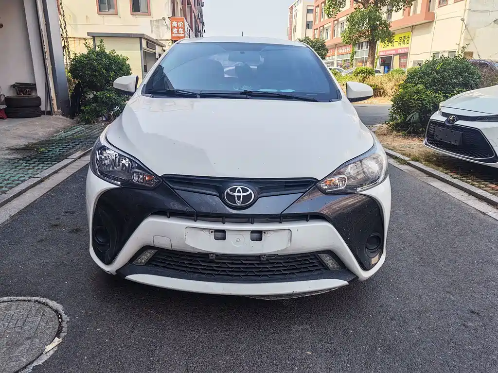 Toyota Yaris L — миниатюра 2