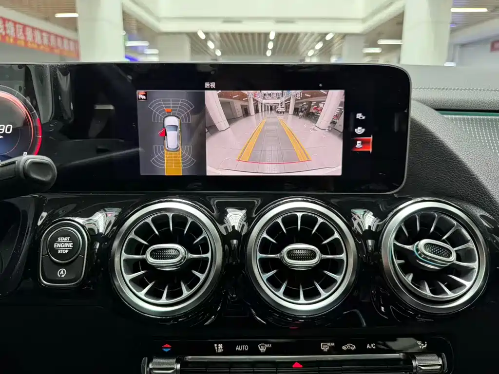 Mercedes-Benz GLA — миниатюра 23