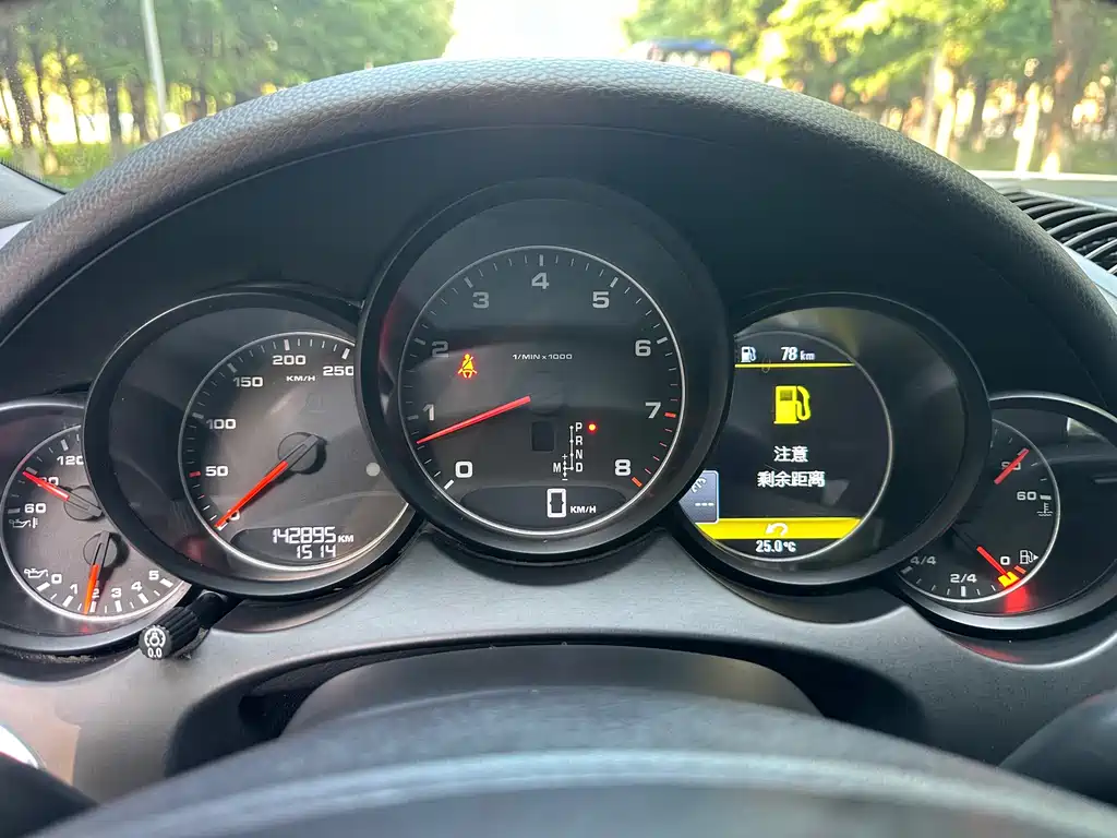 Porsche Cayenne — миниатюра 13