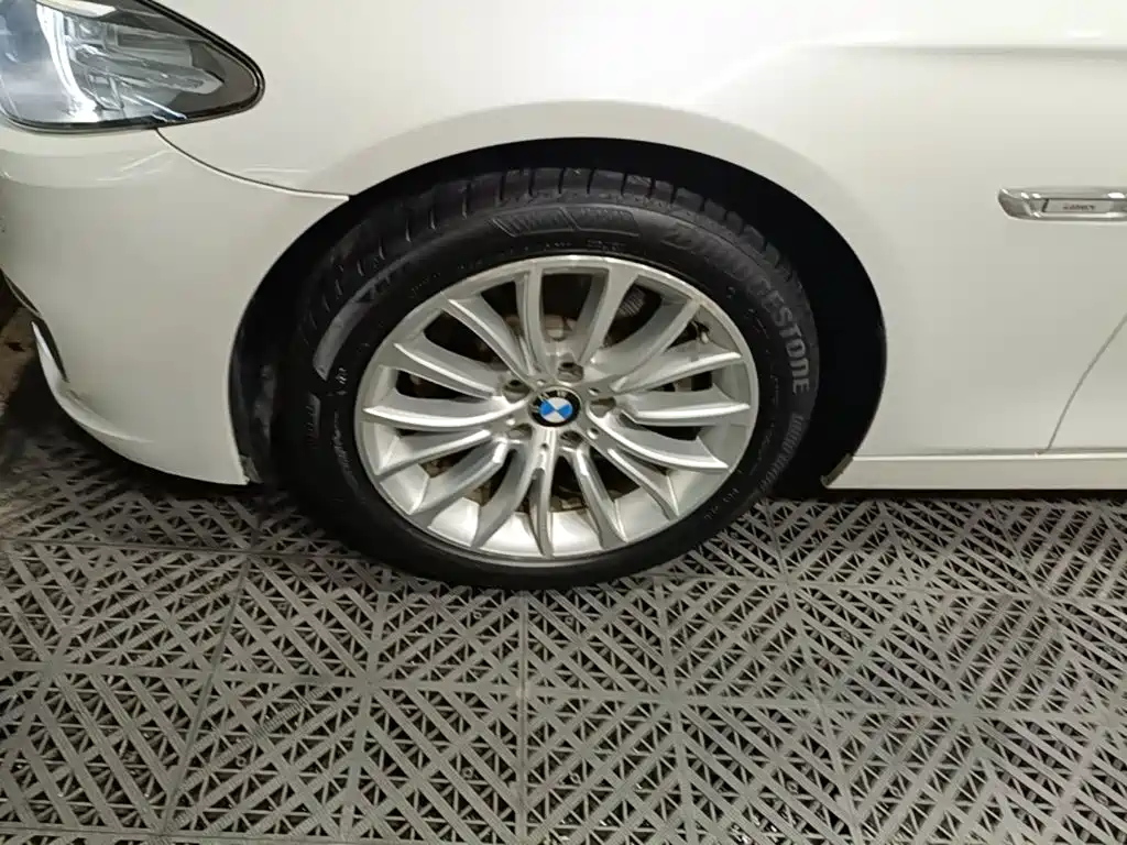 BMW 5 Series — миниатюра 23