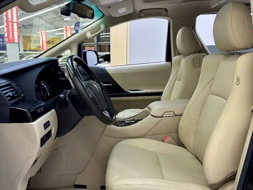 Toyota Alphard — миниатюра 10