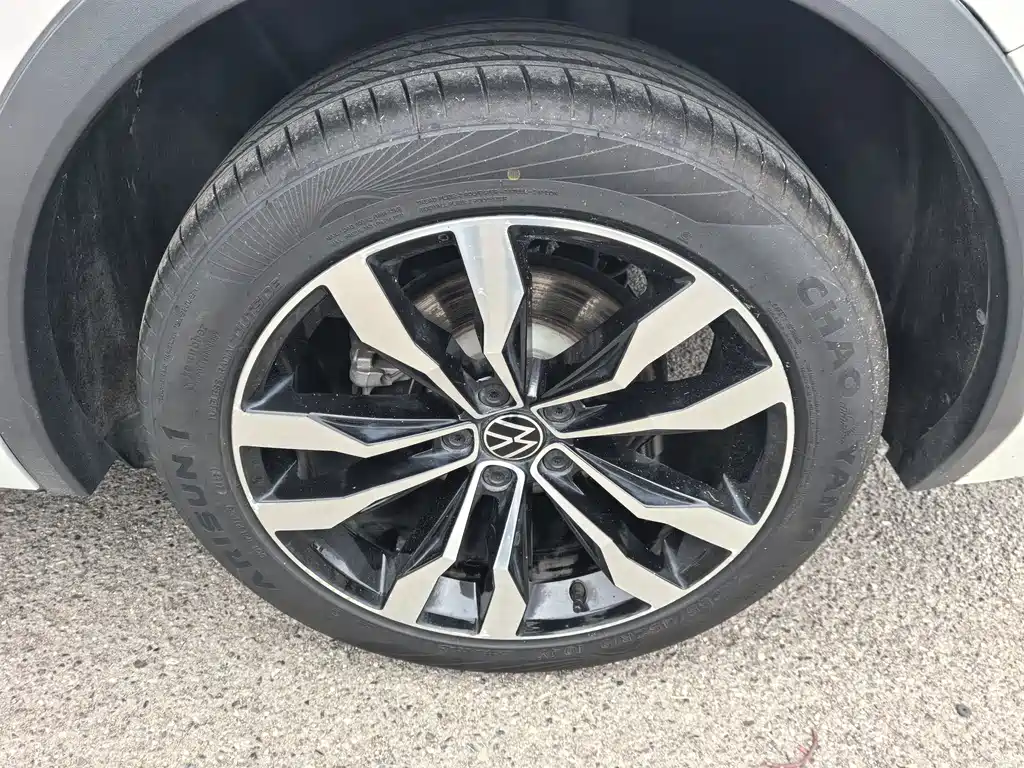 Volkswagen Tiguan L — миниатюра 14