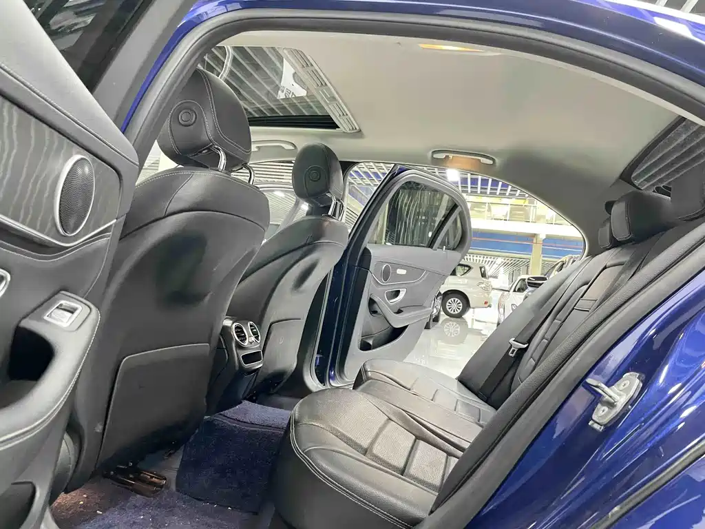Mercedes-Benz C-Class — миниатюра 7