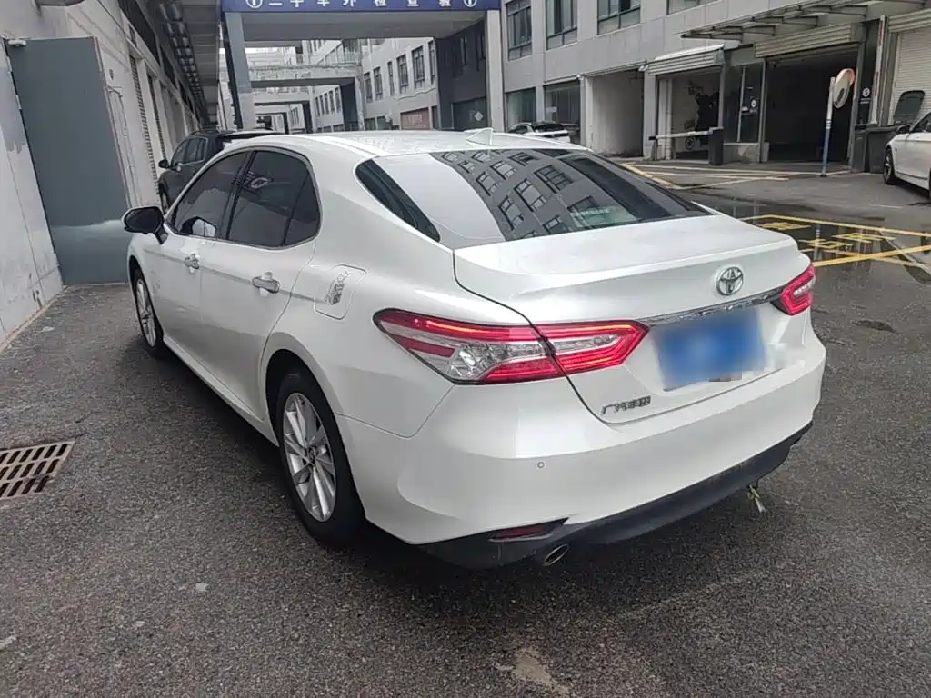 Toyota Camry — миниатюра 5