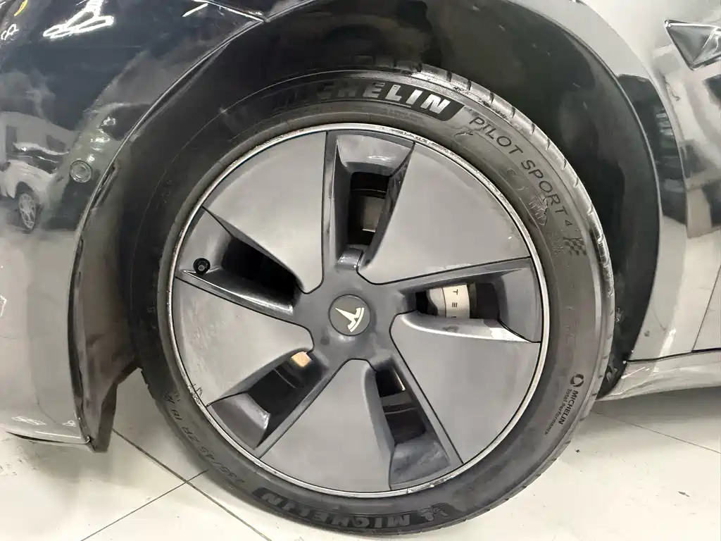 Tesla Model 3 — миниатюра 8