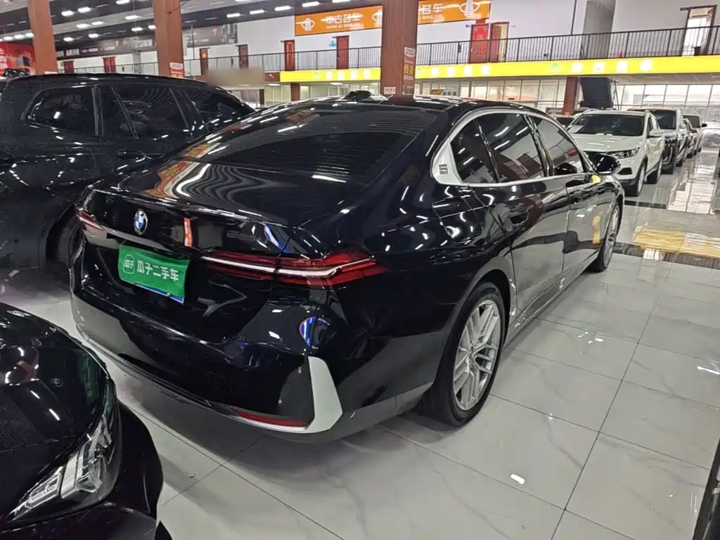 BMW 5 Series — миниатюра 7
