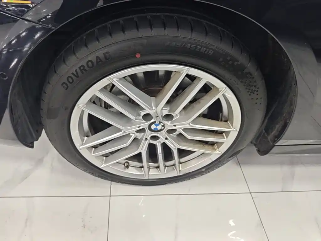 BMW 5 Series — миниатюра 23