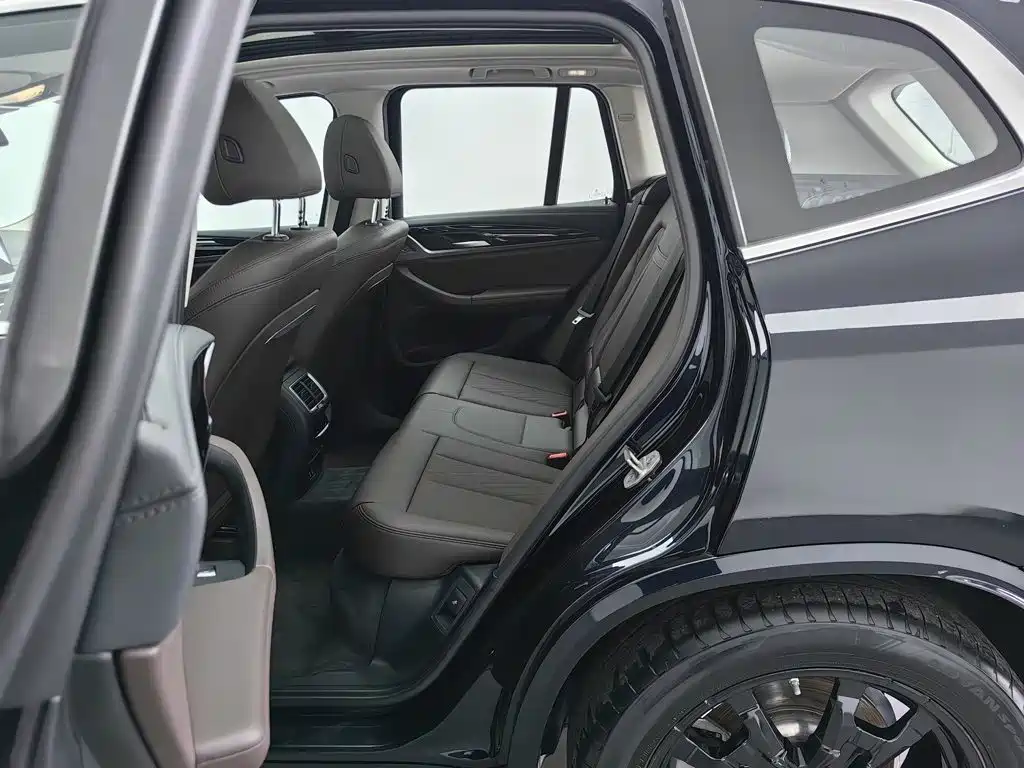 BMW iX3 — миниатюра 15
