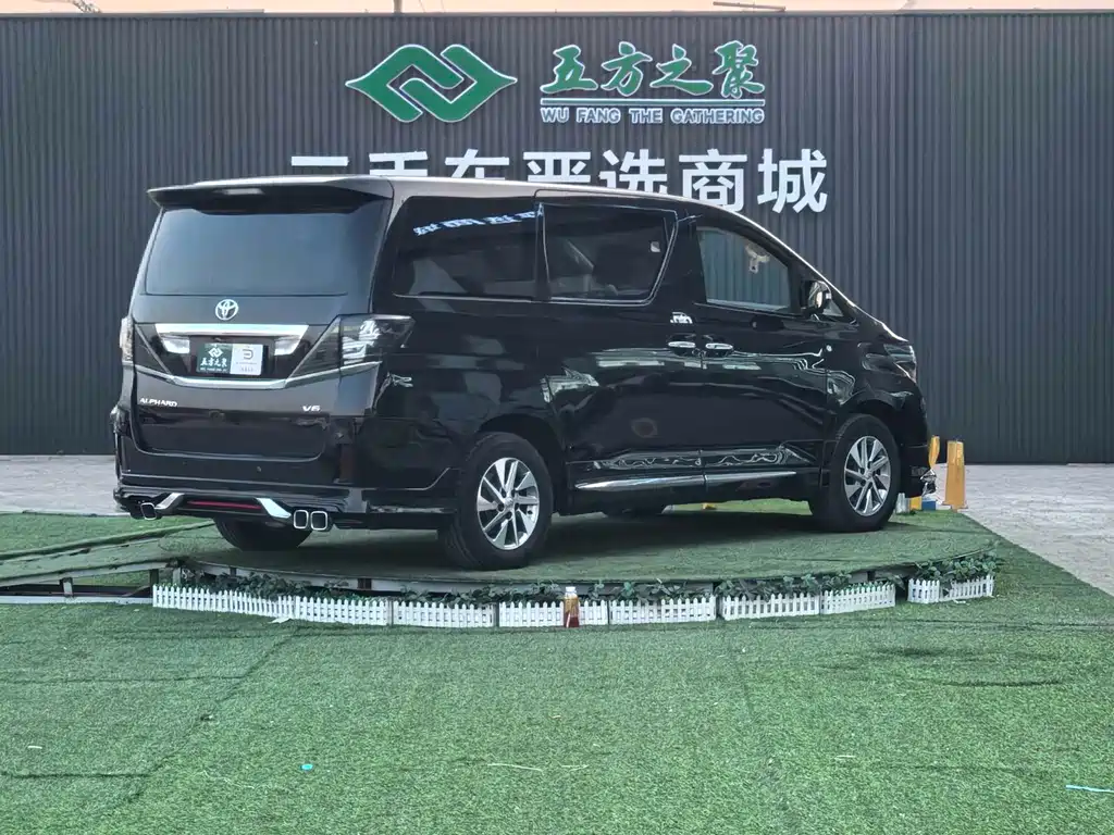 Toyota Alphard — миниатюра 20