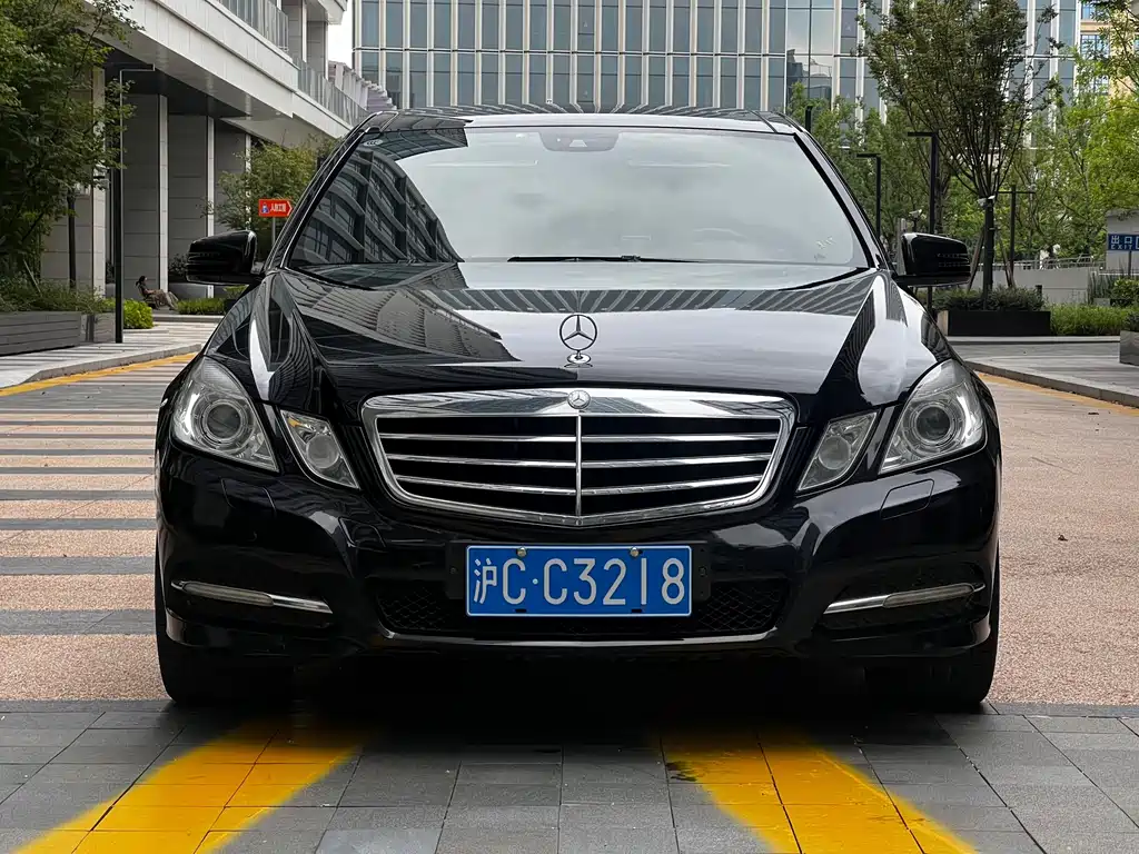 Mercedes-Benz E-Class — миниатюра 2
