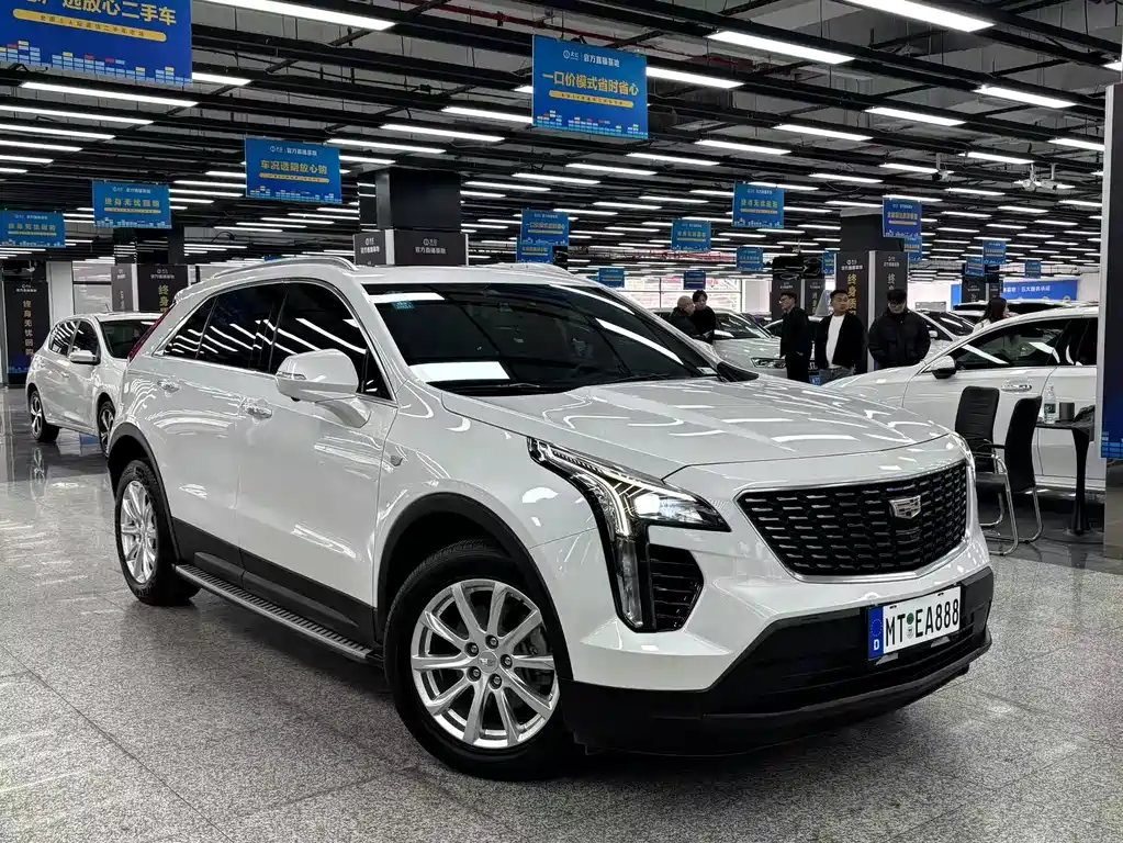 CADILLAC XT4