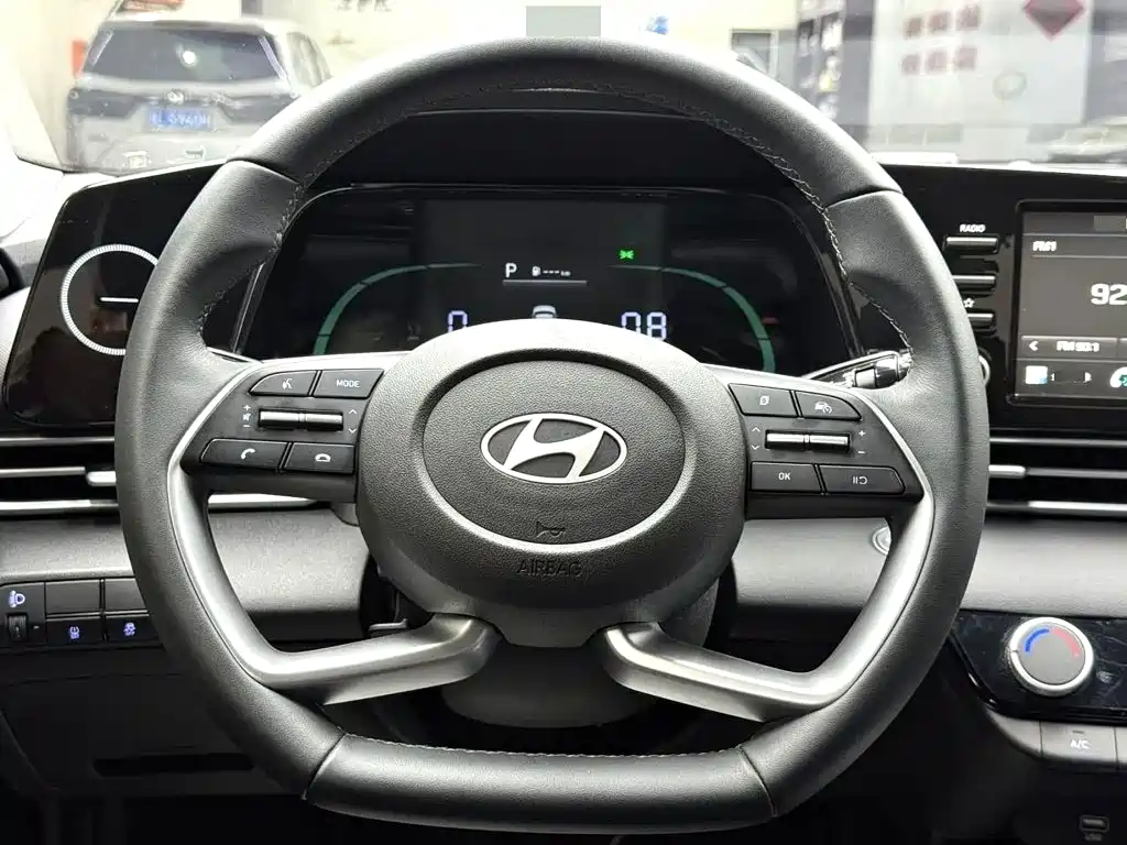 Hyundai Elantra — миниатюра 6