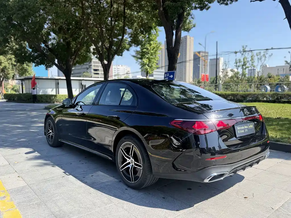 Mercedes-Benz E-Class (Import) — миниатюра 4