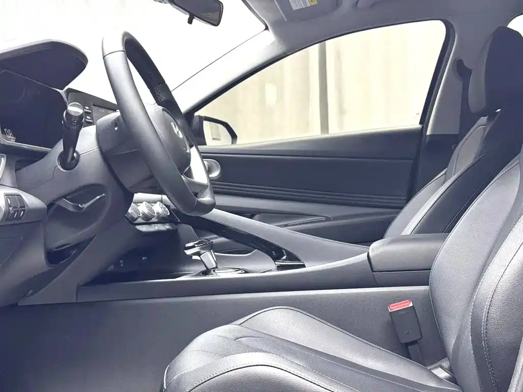 Hyundai Elantra — миниатюра 4