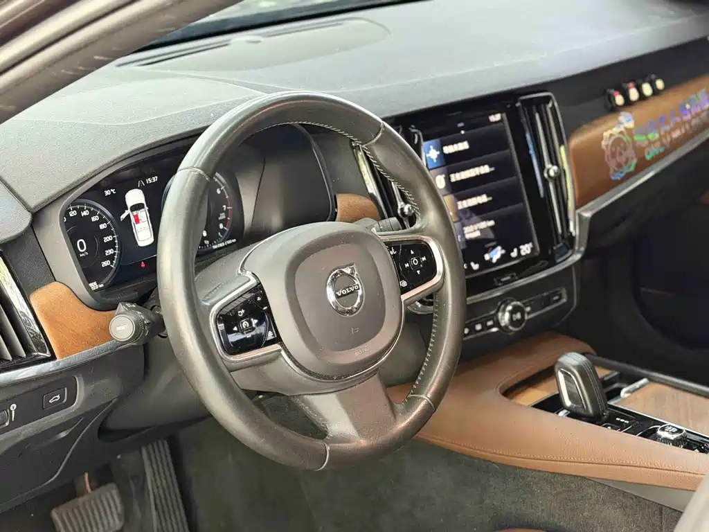 Volvo S90 — миниатюра 11