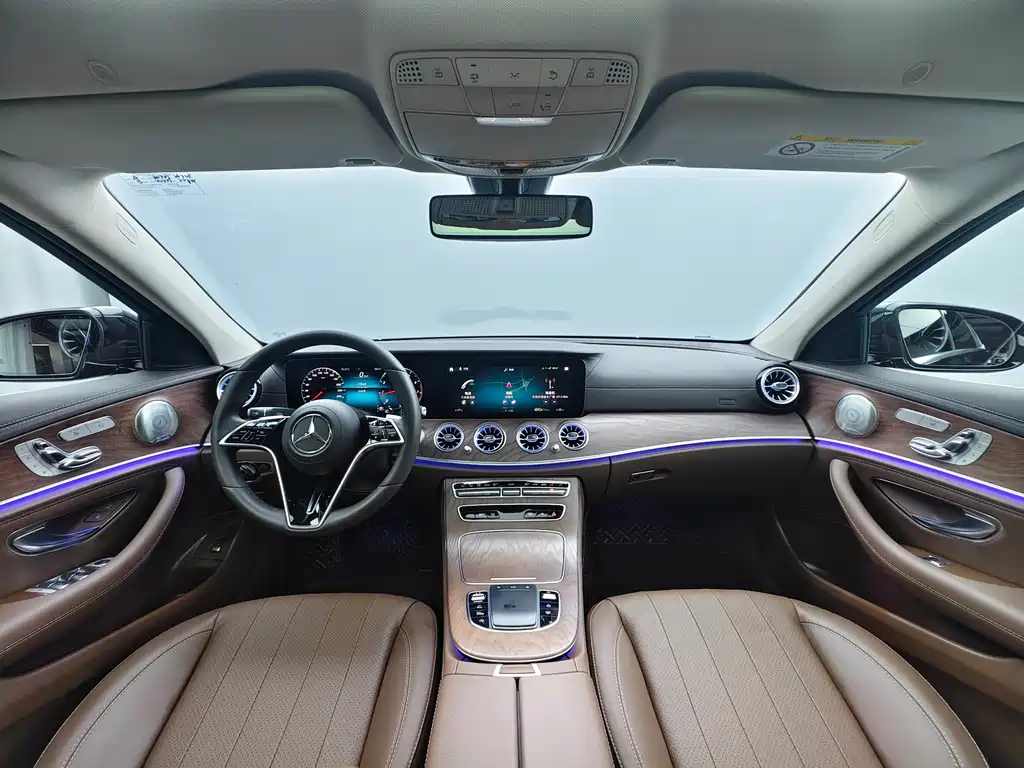 Mercedes-Benz E-Class — миниатюра 11