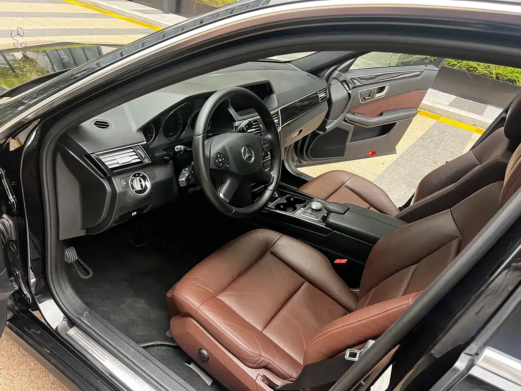 Mercedes-Benz E-Class — миниатюра 12