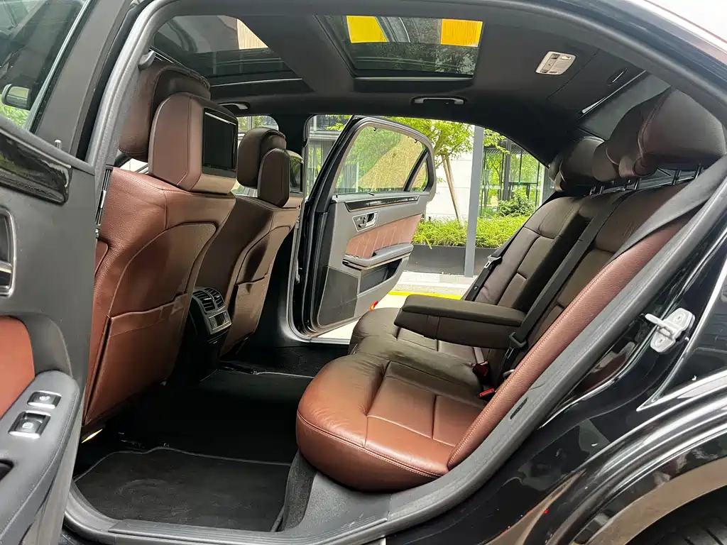 Mercedes-Benz E-Class — миниатюра 17
