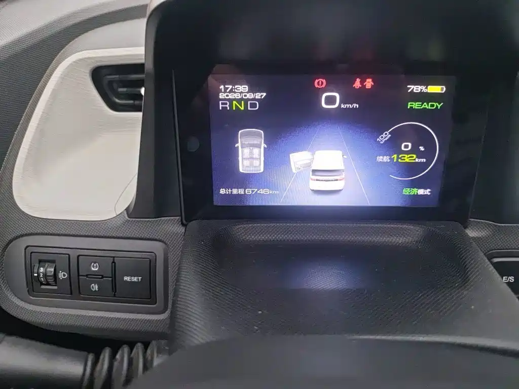 Wuling MINIEV — миниатюра 8