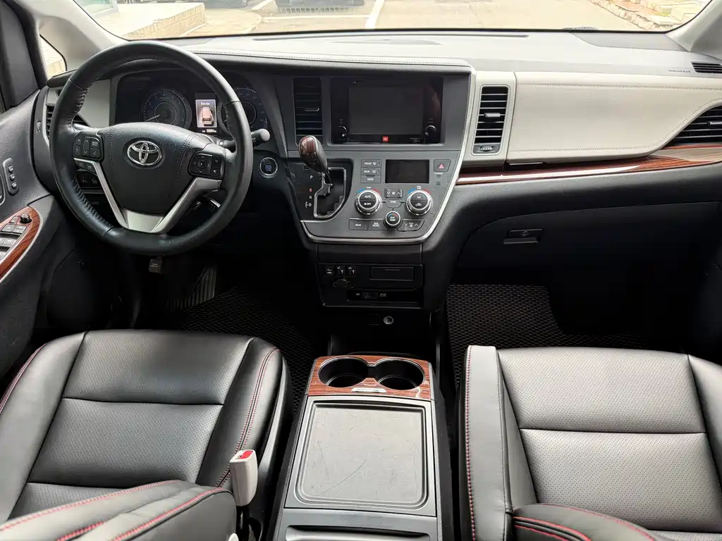 Toyota Sienna — миниатюра 15