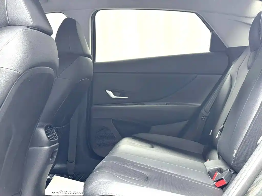 Hyundai Elantra — миниатюра 7