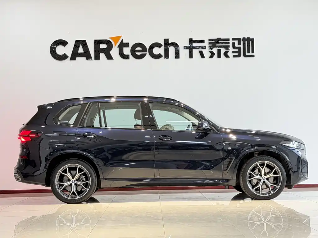 BMW X5 2023 xDrive 30Li Premium M Sport