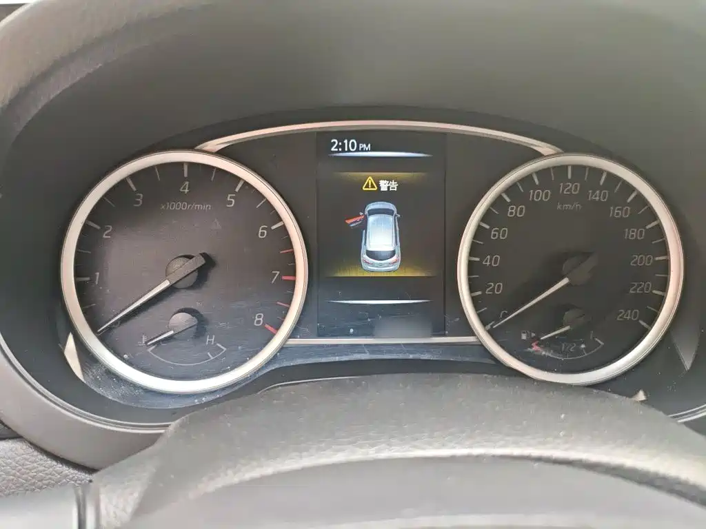 Nissan Tiida — миниатюра 7