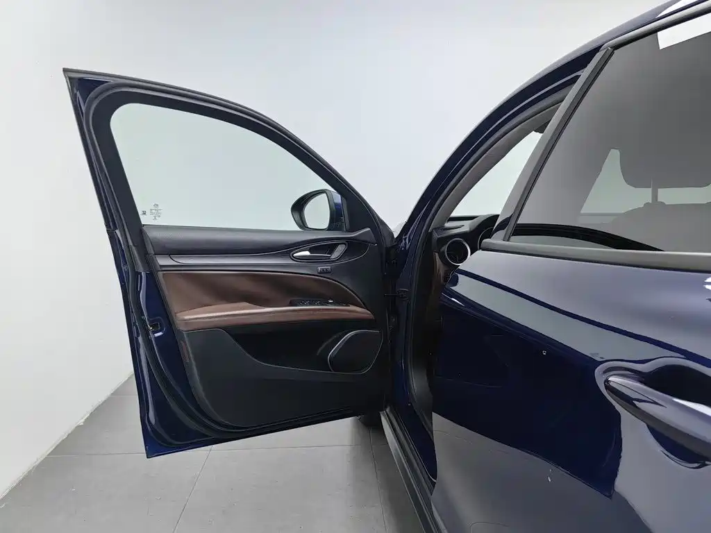 Alfa Romeo Stelvio — миниатюра 8