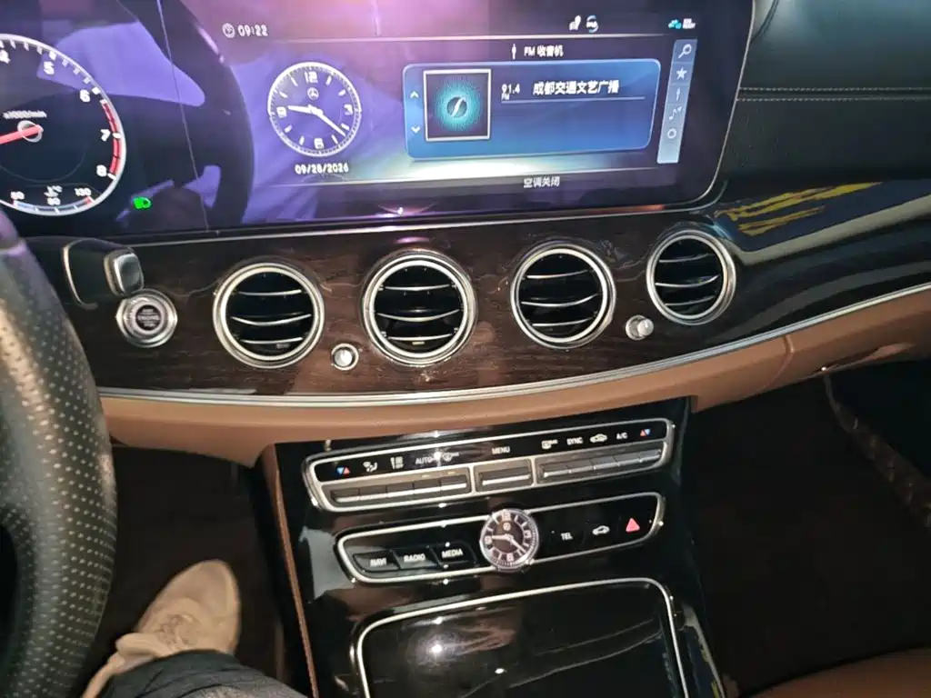 Mercedes-Benz E-Class — миниатюра 13