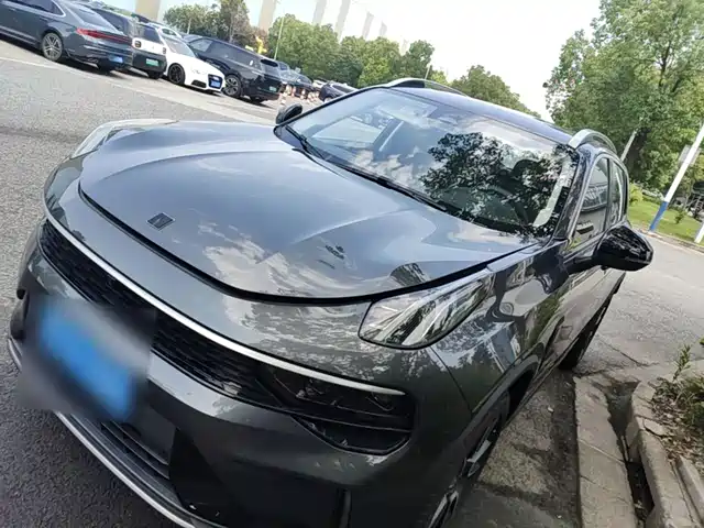 Lynk & Co 01