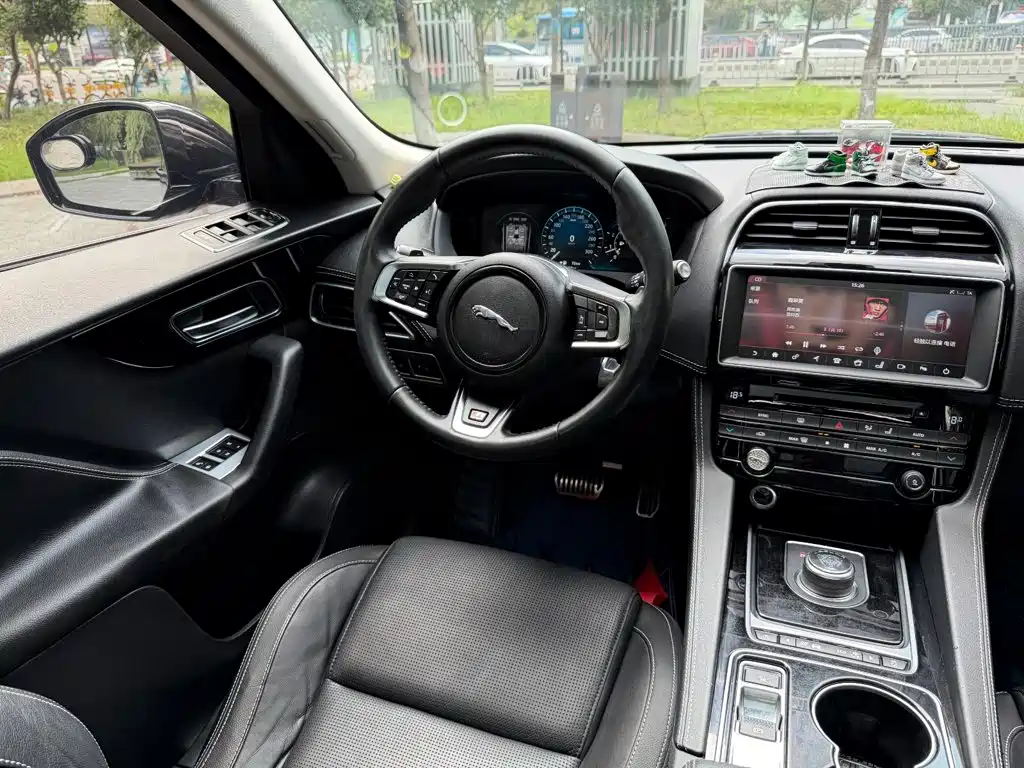 Jaguar F-PACE — миниатюра 7