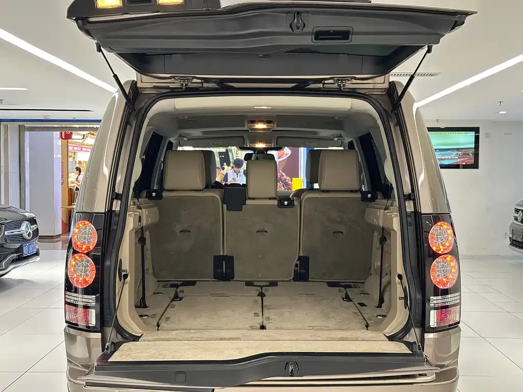 Land Rover Discovery — миниатюра 8
