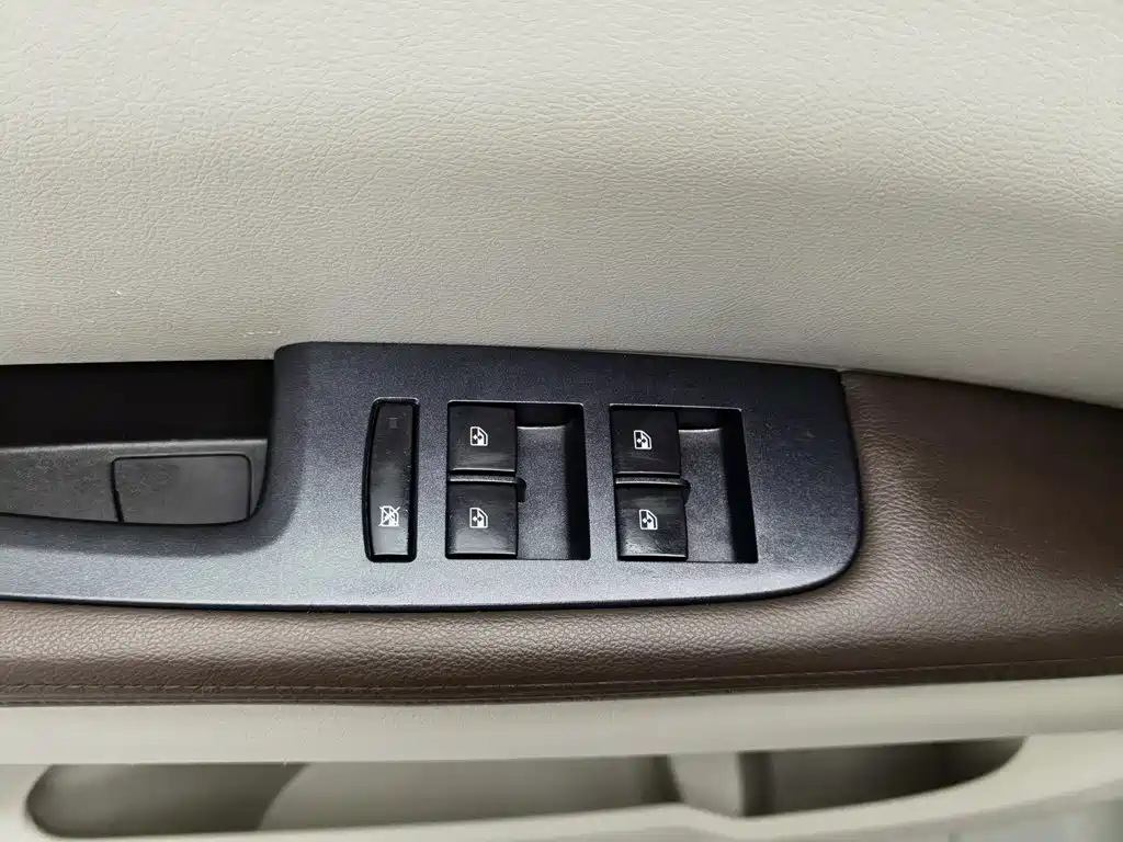 Buick GL8 — миниатюра 9