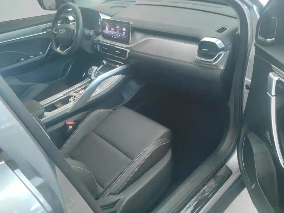 Geely Binyue — миниатюра 8