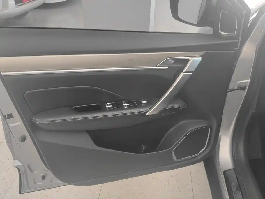 Geely Binyue — миниатюра 7