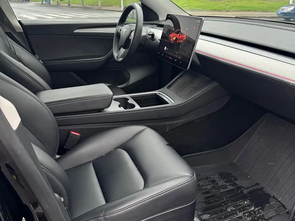 Tesla Model Y 2025 450km