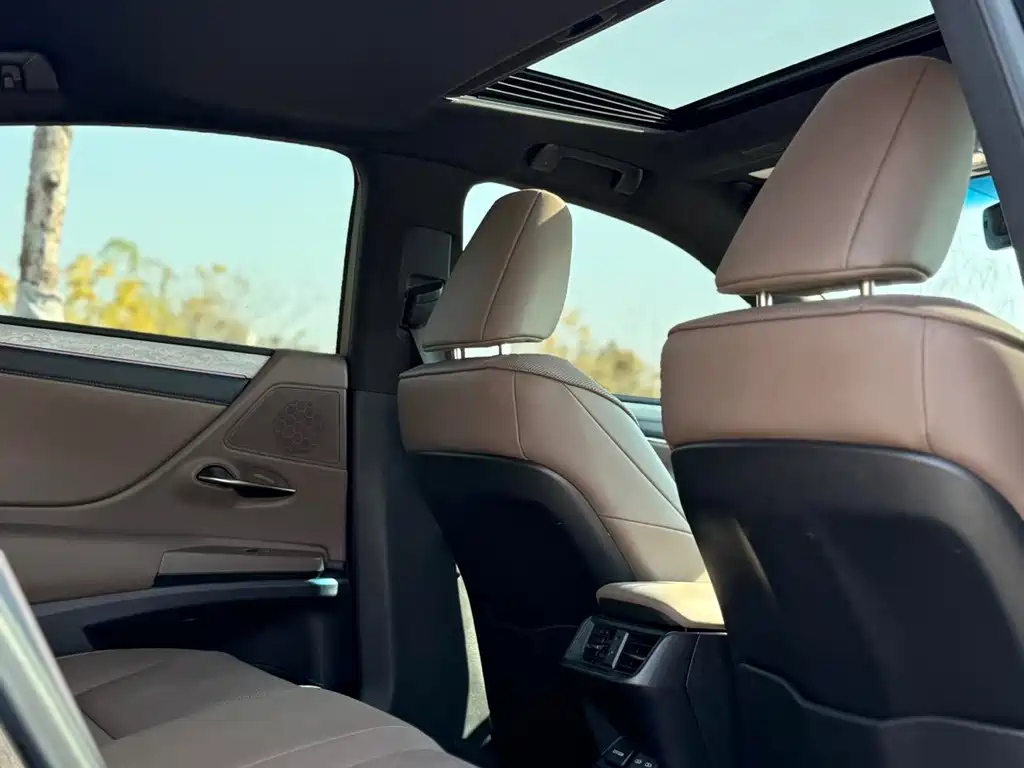 Lexus ES — миниатюра 11