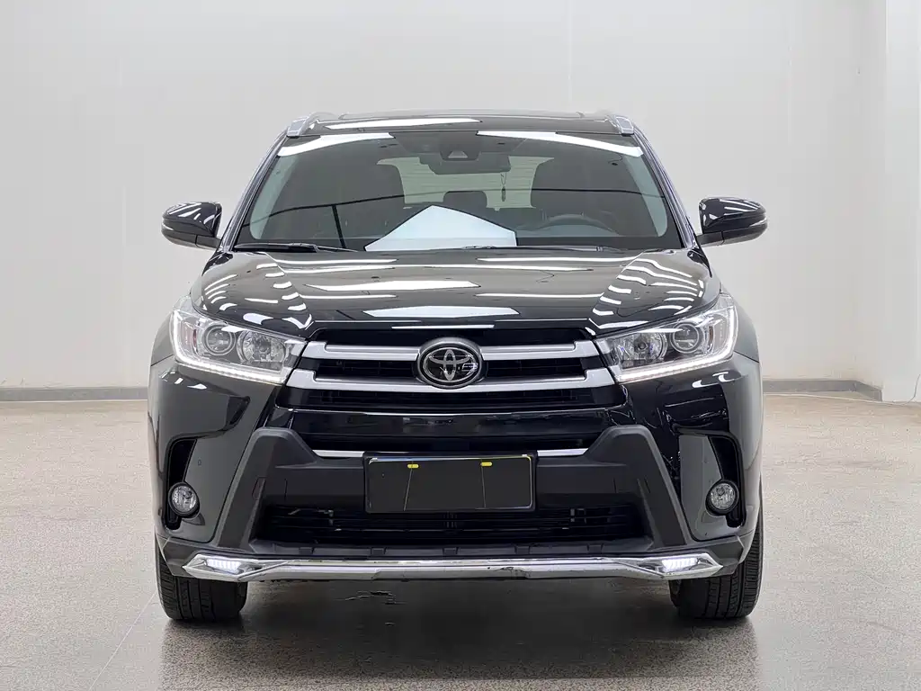 Toyota Highlander 2021 2.0T Luxury 7 мест