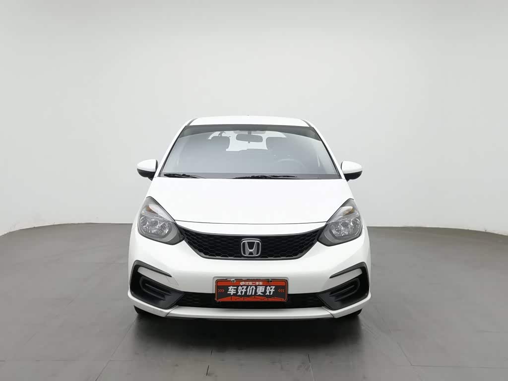 Honda Fit 1.5 л 2022 г. Белый, пробег 33100 км