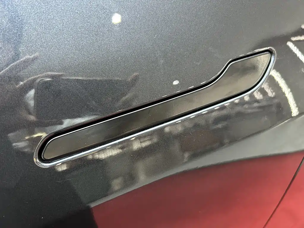 Tesla Model Y — миниатюра 35