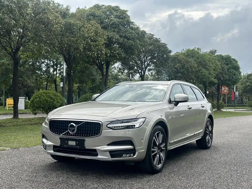 Купить Volvo V90