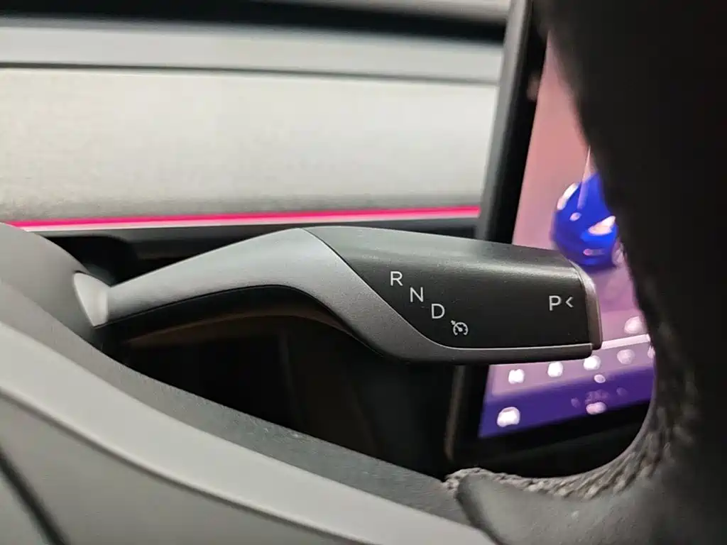 Tesla Model Y — миниатюра 14